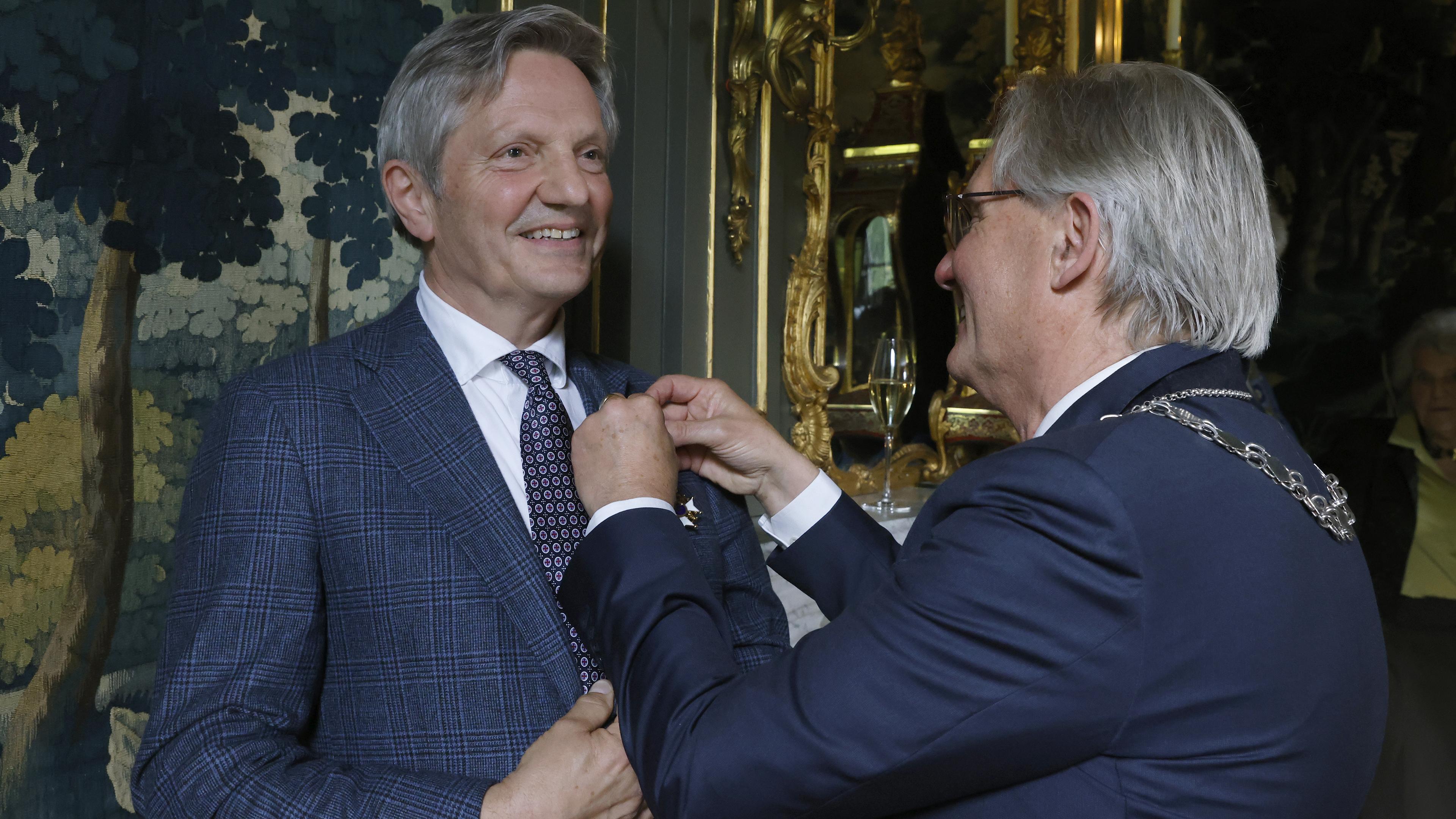 Hoge koninklijke onderscheiding voor Hilversumse kno-arts: Jasper Quak benoemd tot ridder in de Orde