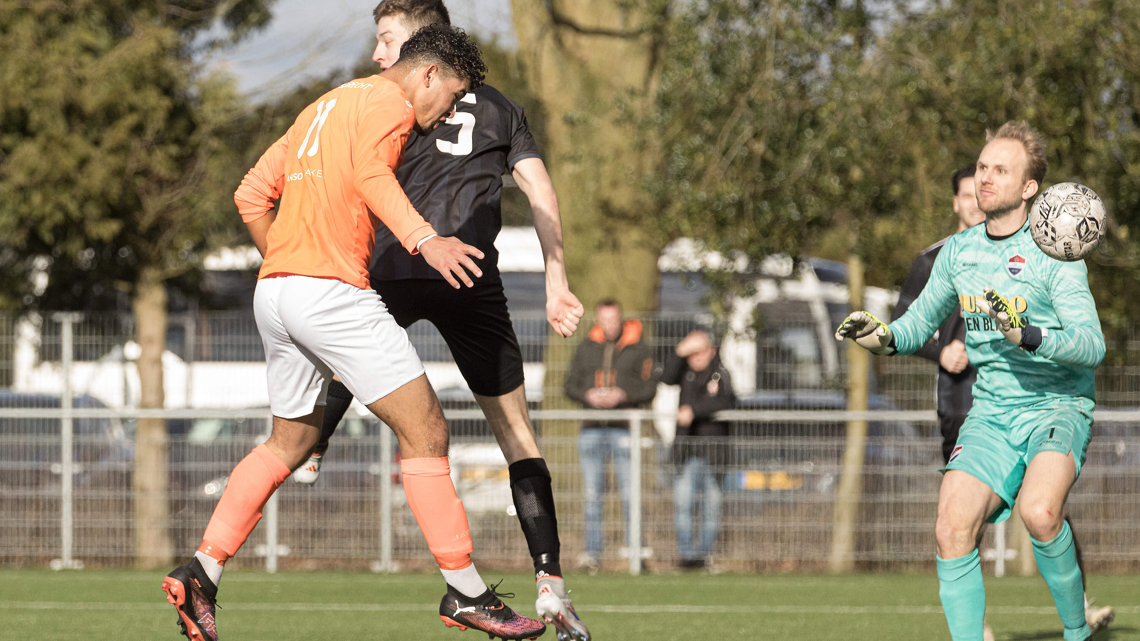 Onverzettelijk Loosdrecht op tijd bij de les in overwegend tam duel, dat op het einde nog eventjes o