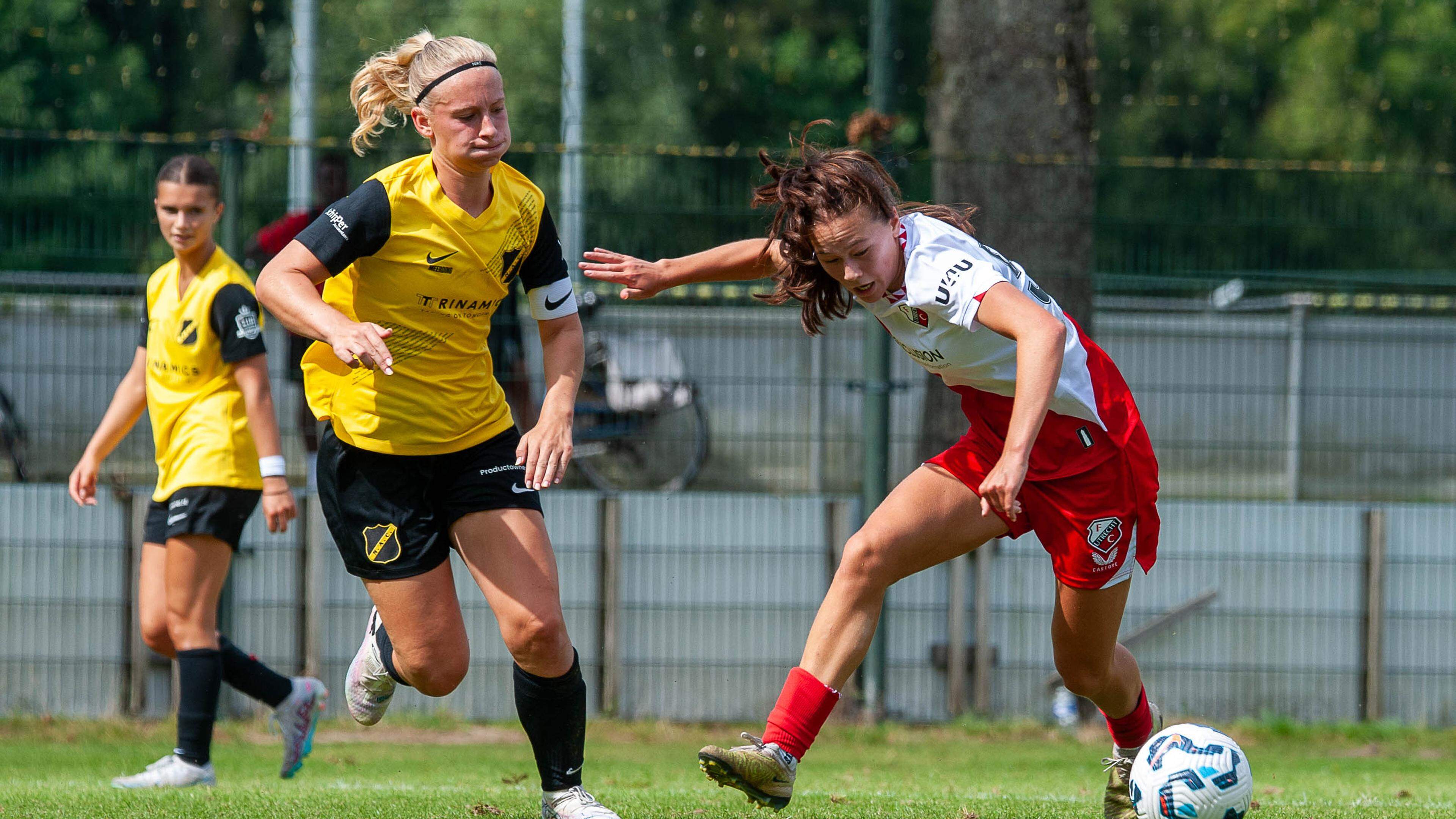 Indy (19) uit Soest gaat met NAC de vrouwen eredivisie in: ’Tijdens het EK van 2017 juichte ik nog v