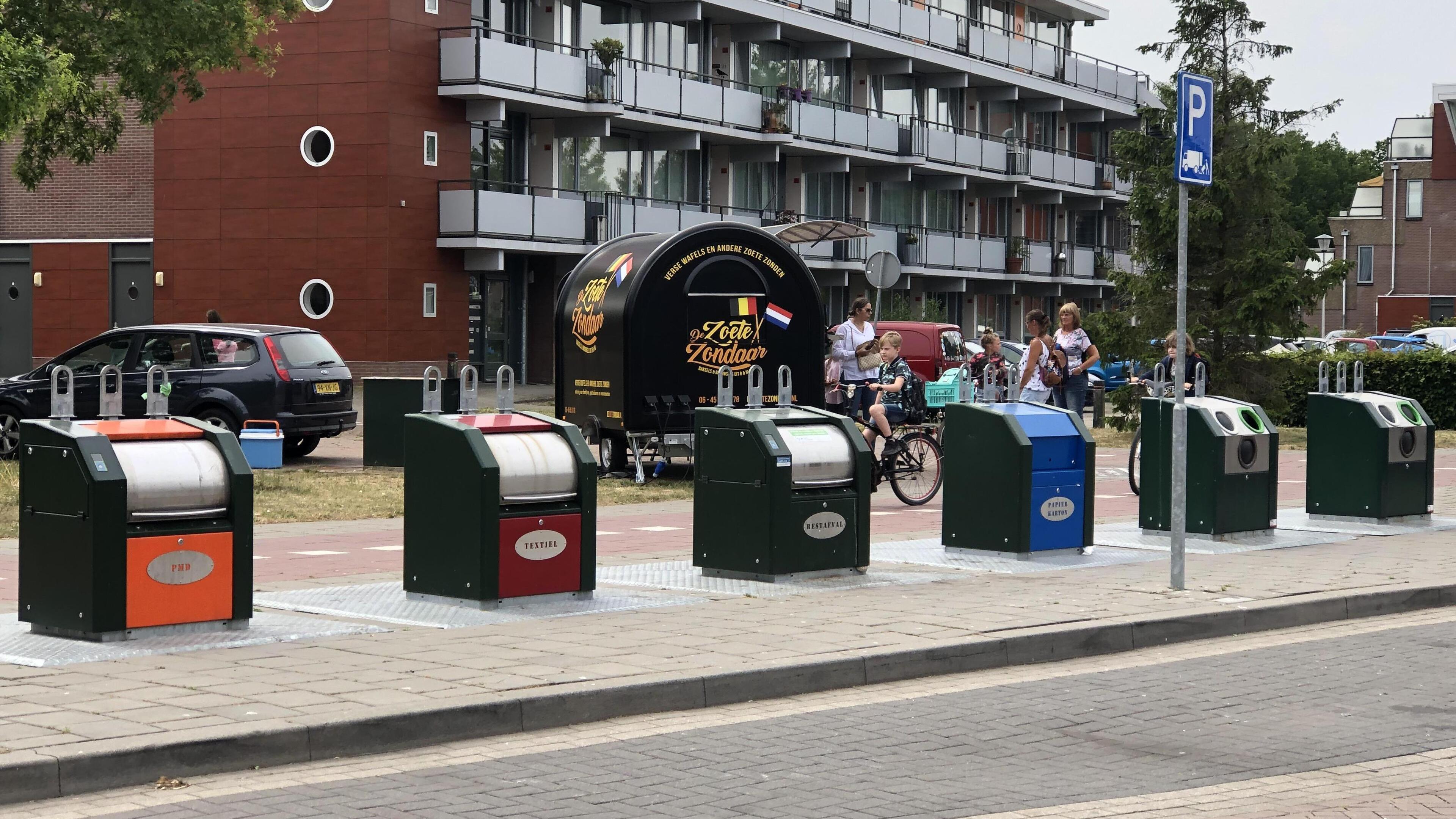 Afval rond containerparkje ontsiert Bijvanck en trekt ongedierte aan. Gemeenteraad Blaricum eist act