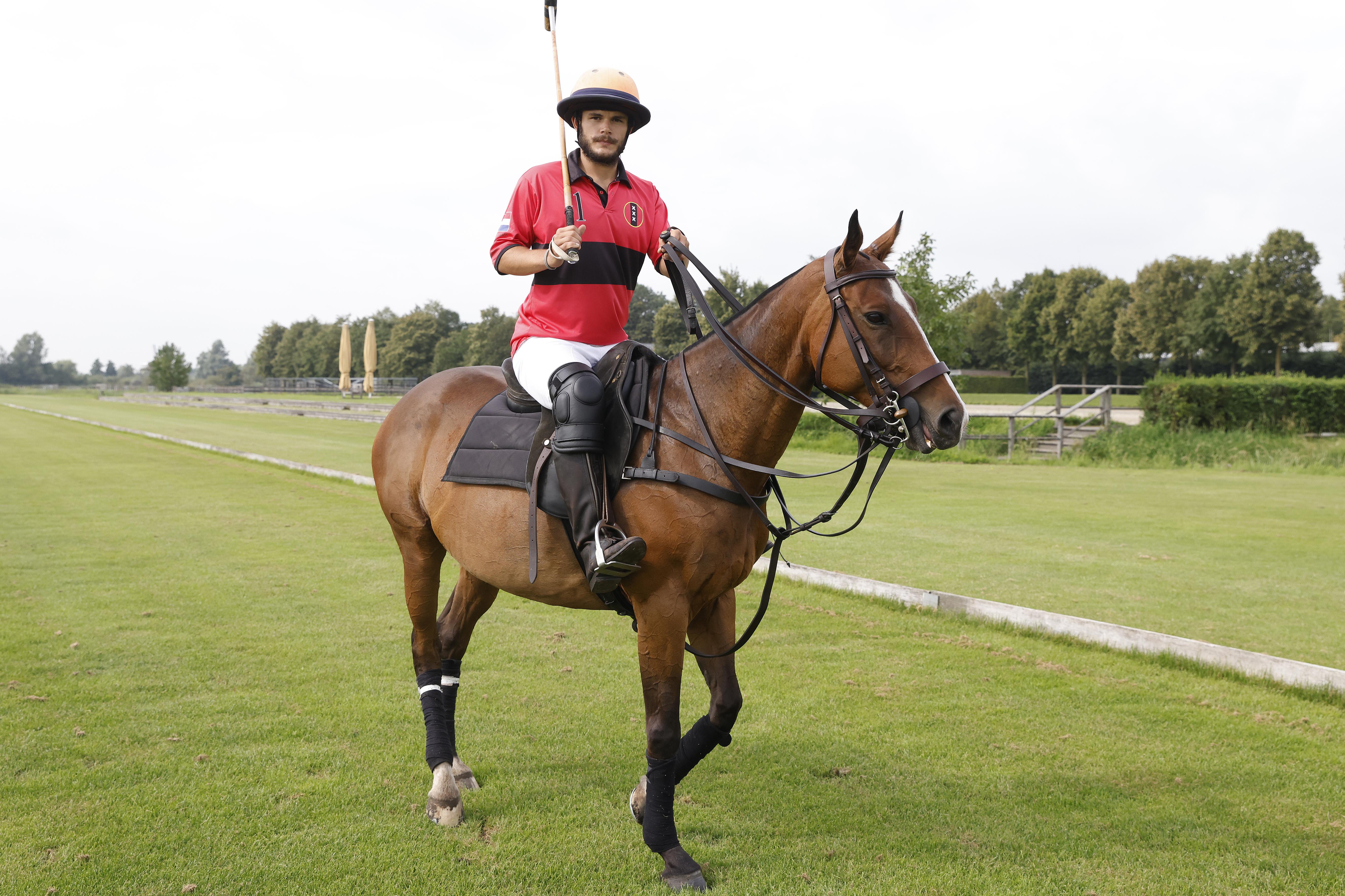 Argentijnse passie in Vreeland. Achter de schermen bij de grootste poloclub van Nederland. ’Dit is g