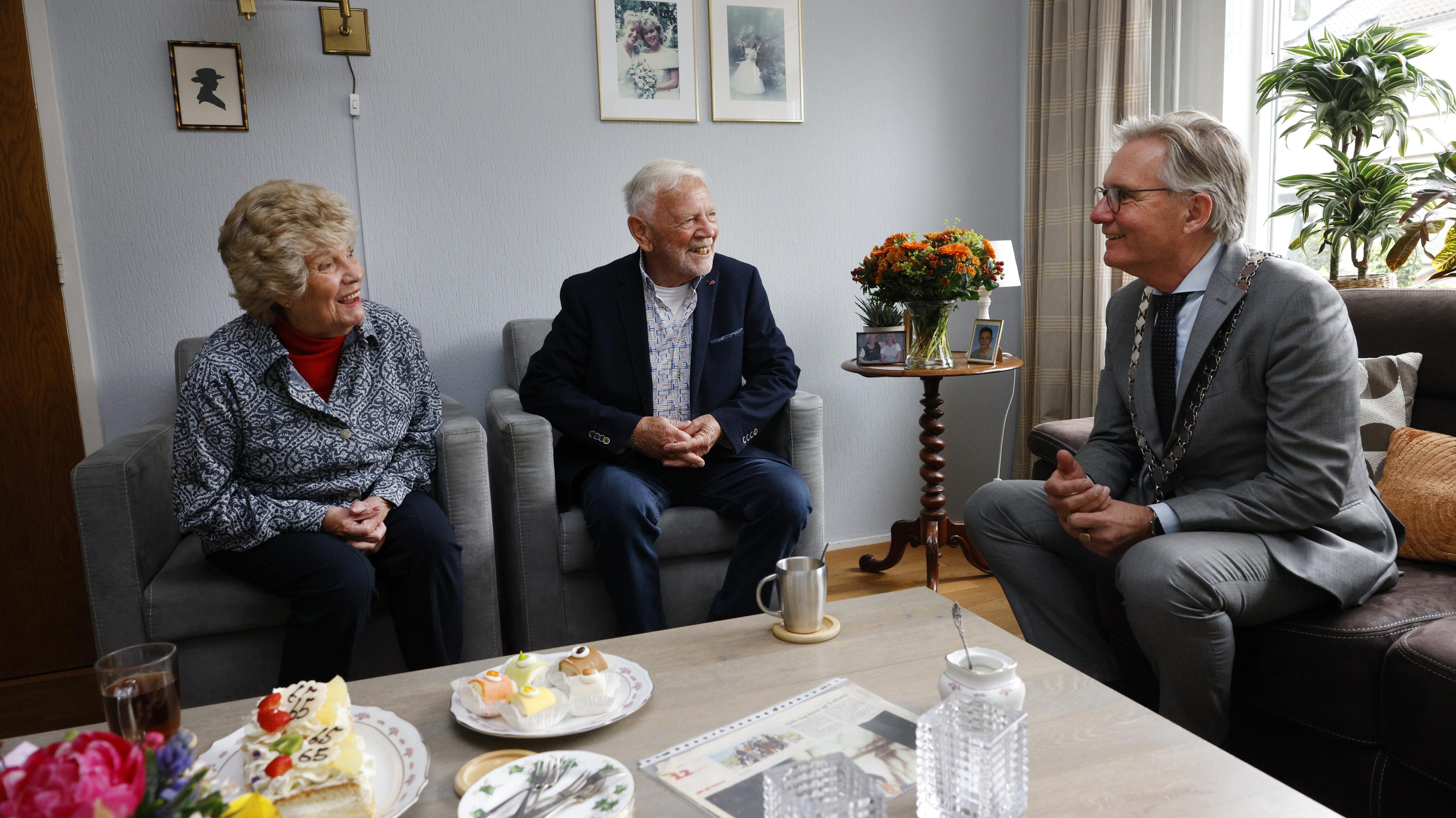Ben en Miep van Odijk 65 jaar getrouwd: ’Op het eerste kusje moest ik lang wachten’