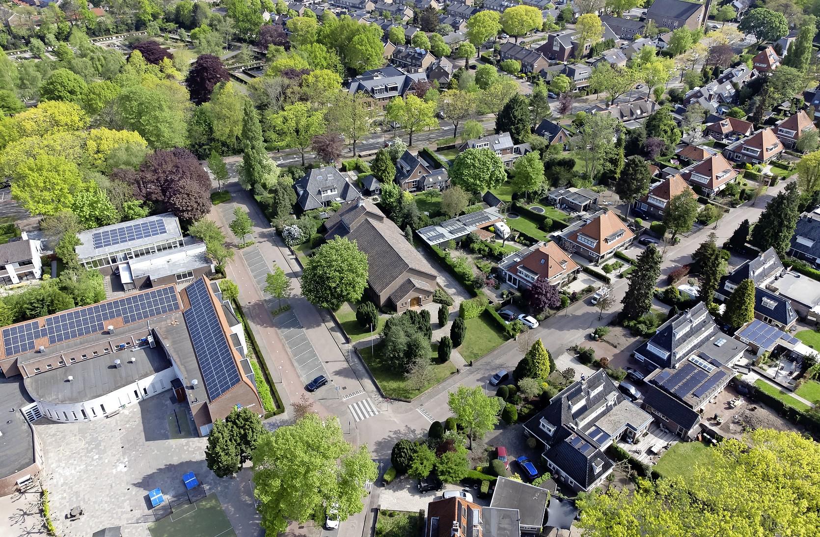 Vragen over bouwplan Vituskerk Huizen. Politiek wil onderzoek naar monumentale waarde; ’De raad komt