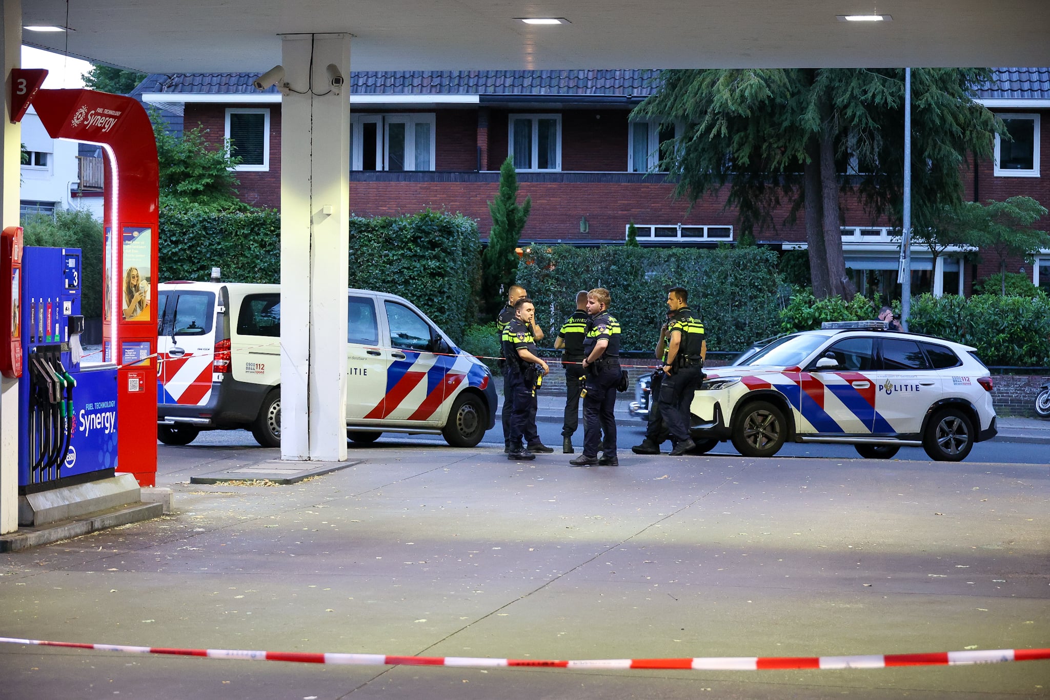Politie zoekt twee daders na overval op tankstation in Hilversum