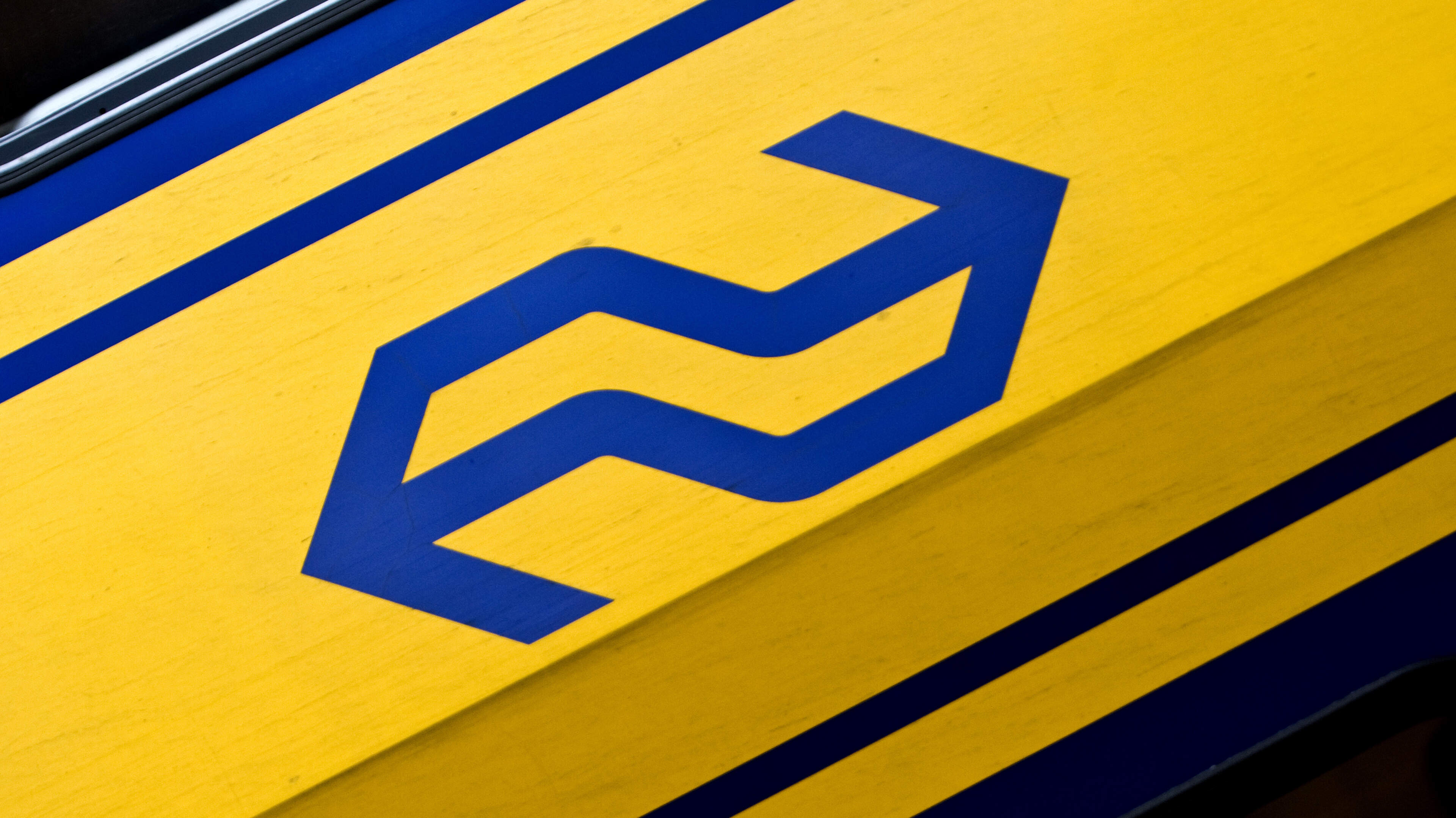 Veel minder treinen tussen Weesp en Almere Poort door defecte trein