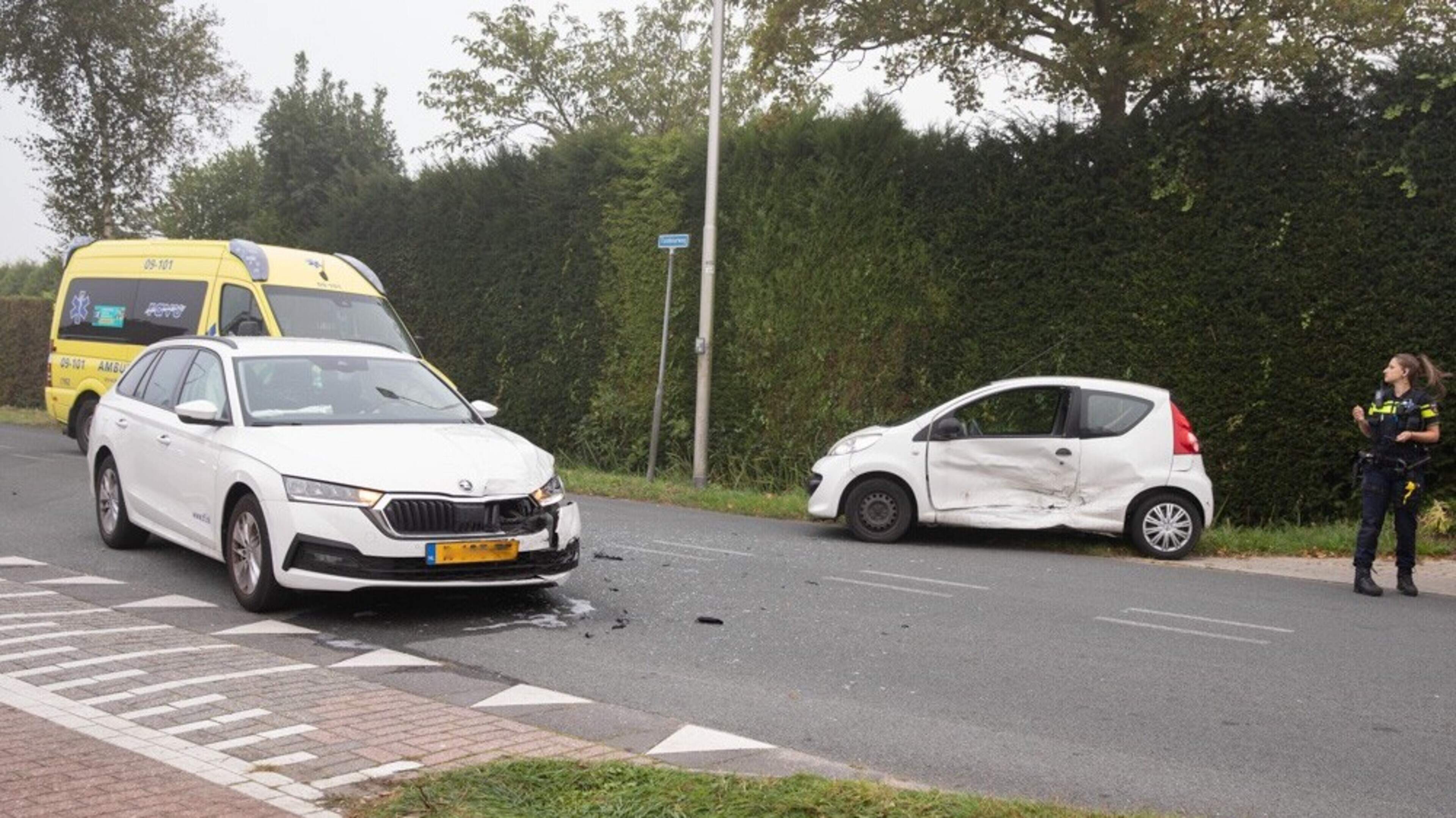 Gewonde en forse schade bij aanrijding Maartensdijk