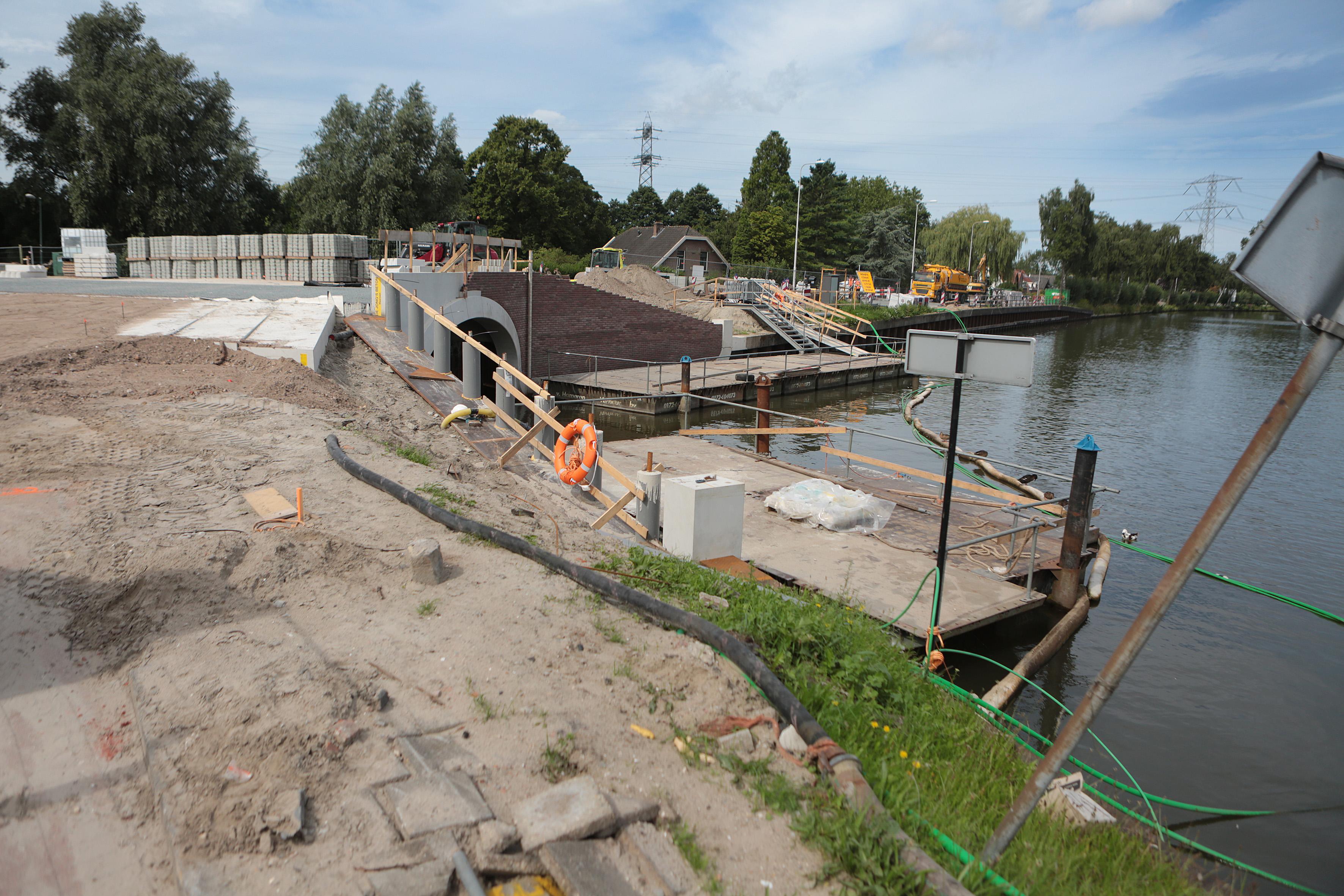 Kruispunt bij Geinbrug in Driemond lijkt op heksenketel