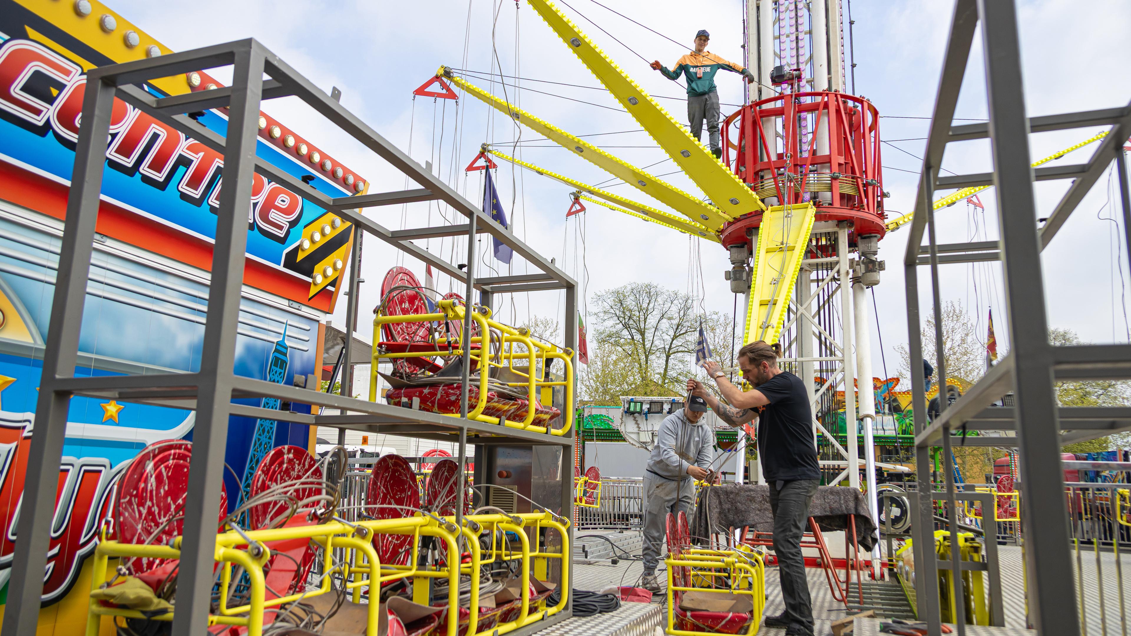 Koningskermis weer neergestreken op het Marktplein in Hilversum