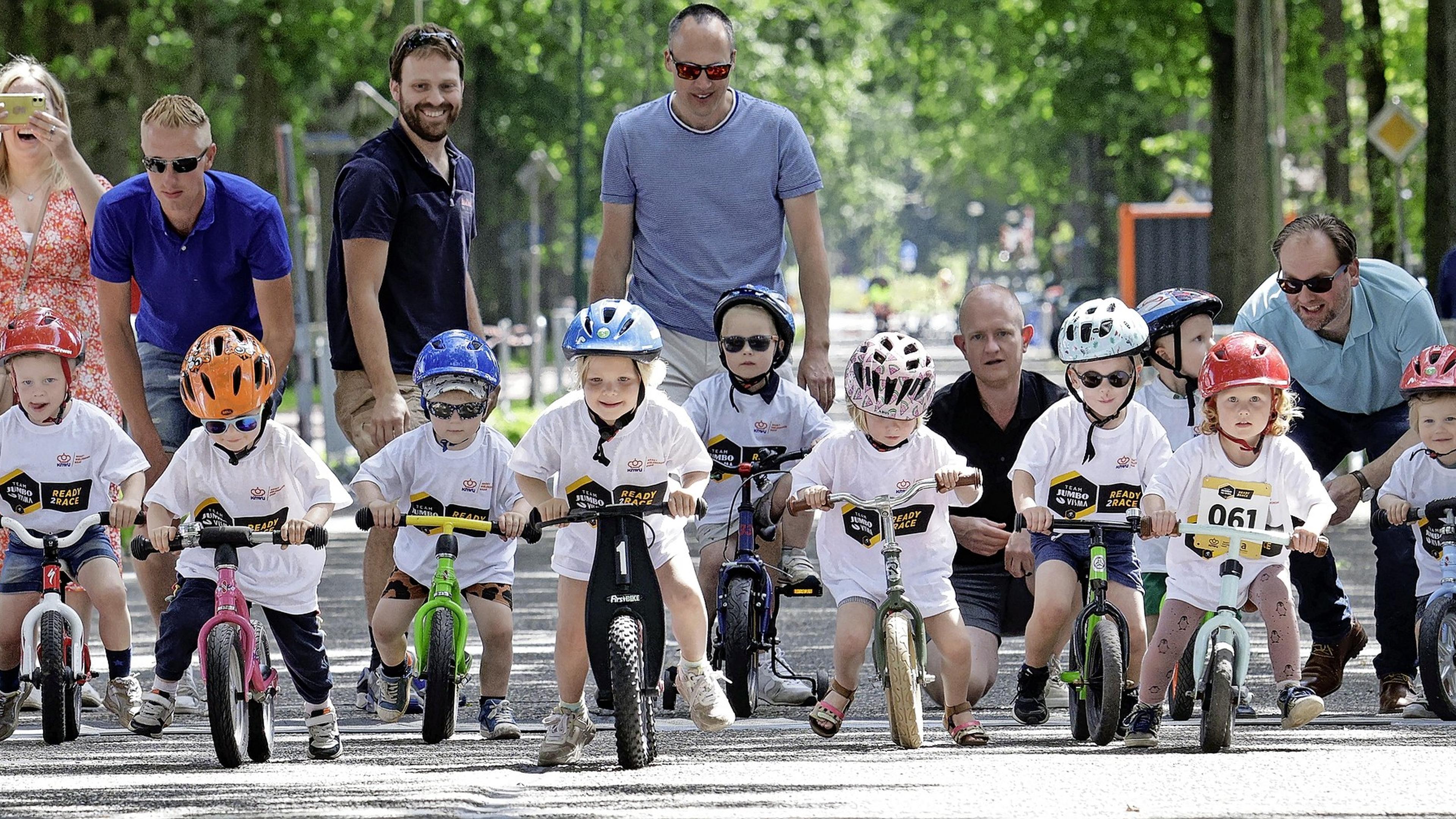 Klaar voor de start....go! Wielerronde Hartje Baarn komt eraan, inclusief de altijd leuke loopfietse