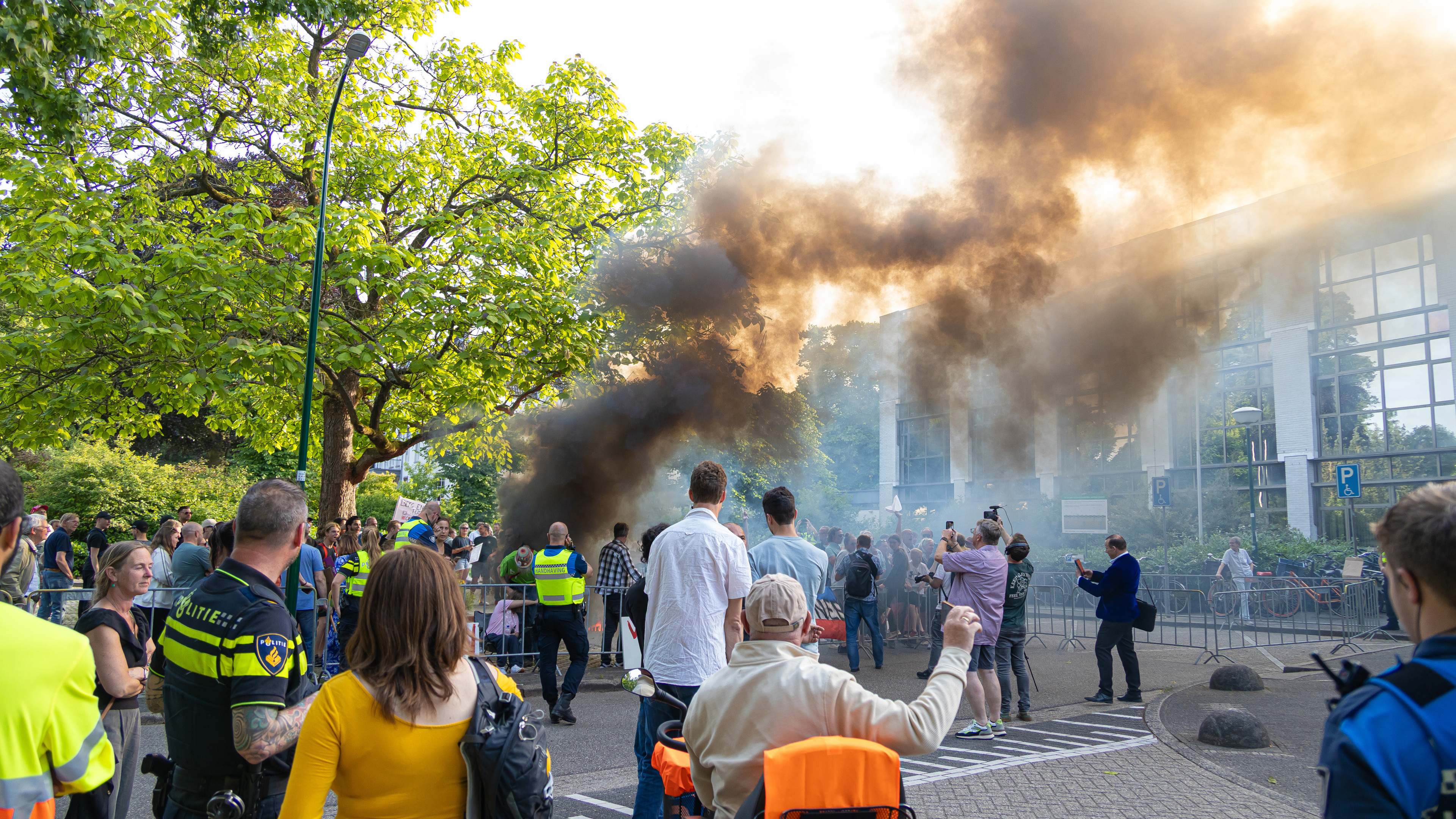 Groot protest tegen azc op Berg en Bosch verloopt gedisciplineerd. ’Ik krijg weer hetzelfde gevoel v