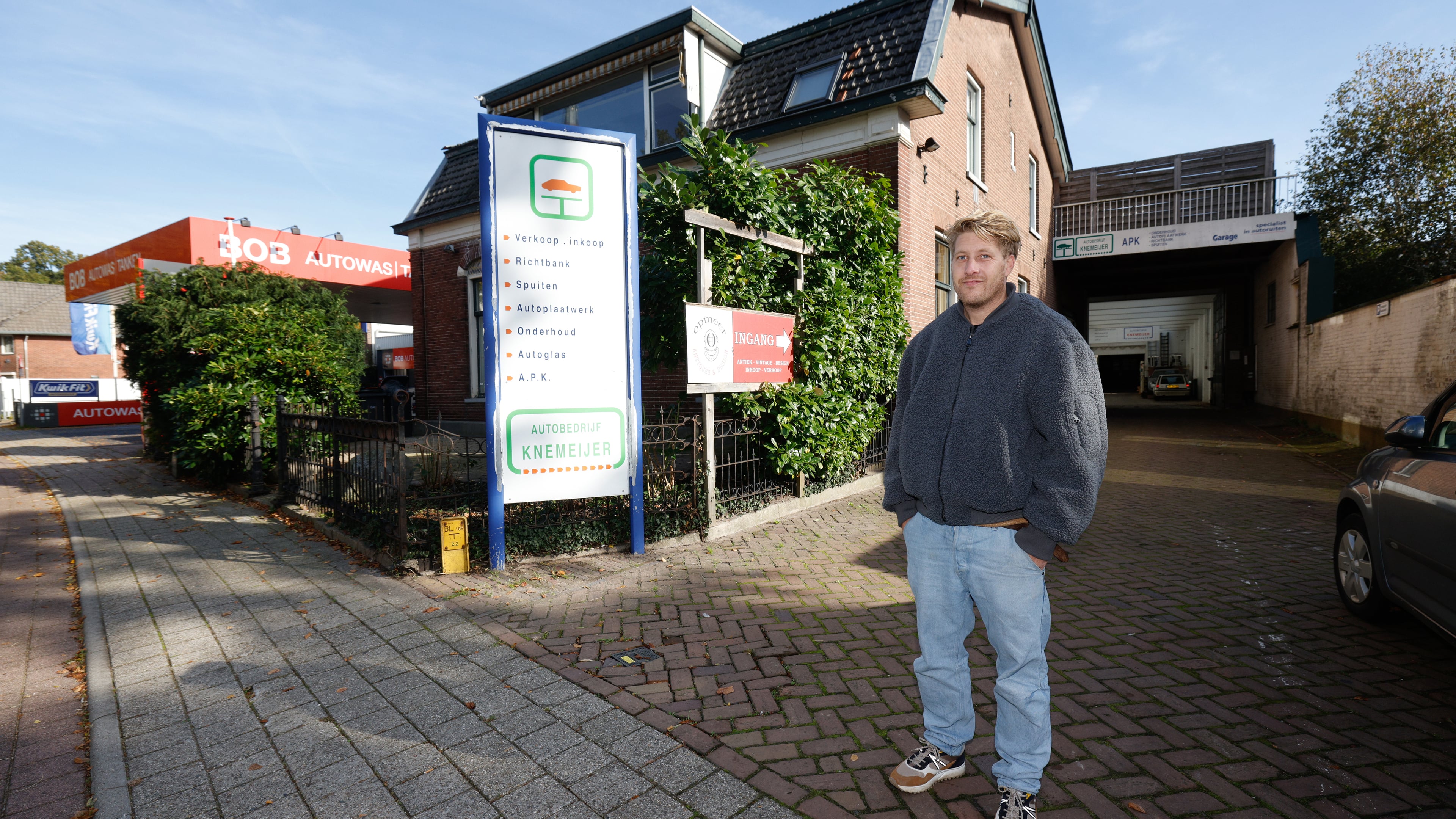 Ontwikkelaar Raoul is het spuugzat. Hilversumse ambtenaren blokkeren honderd woningen, stelt hij. ‘K