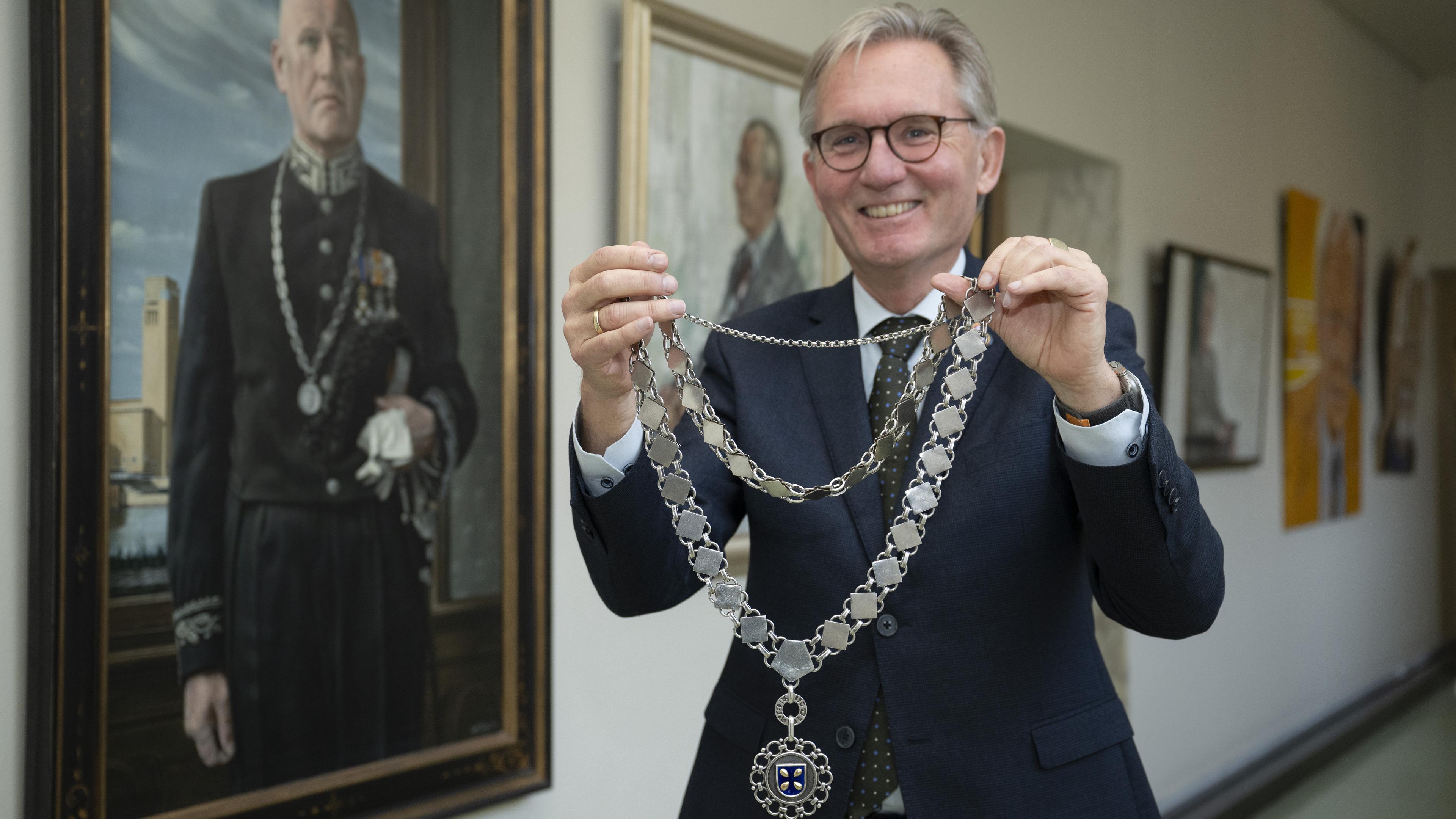 Eén Hilversumse ambtsketen is spoorloos verdwenen. Gerhard van den Top: ‘Maar de nieuwe heeft echt a