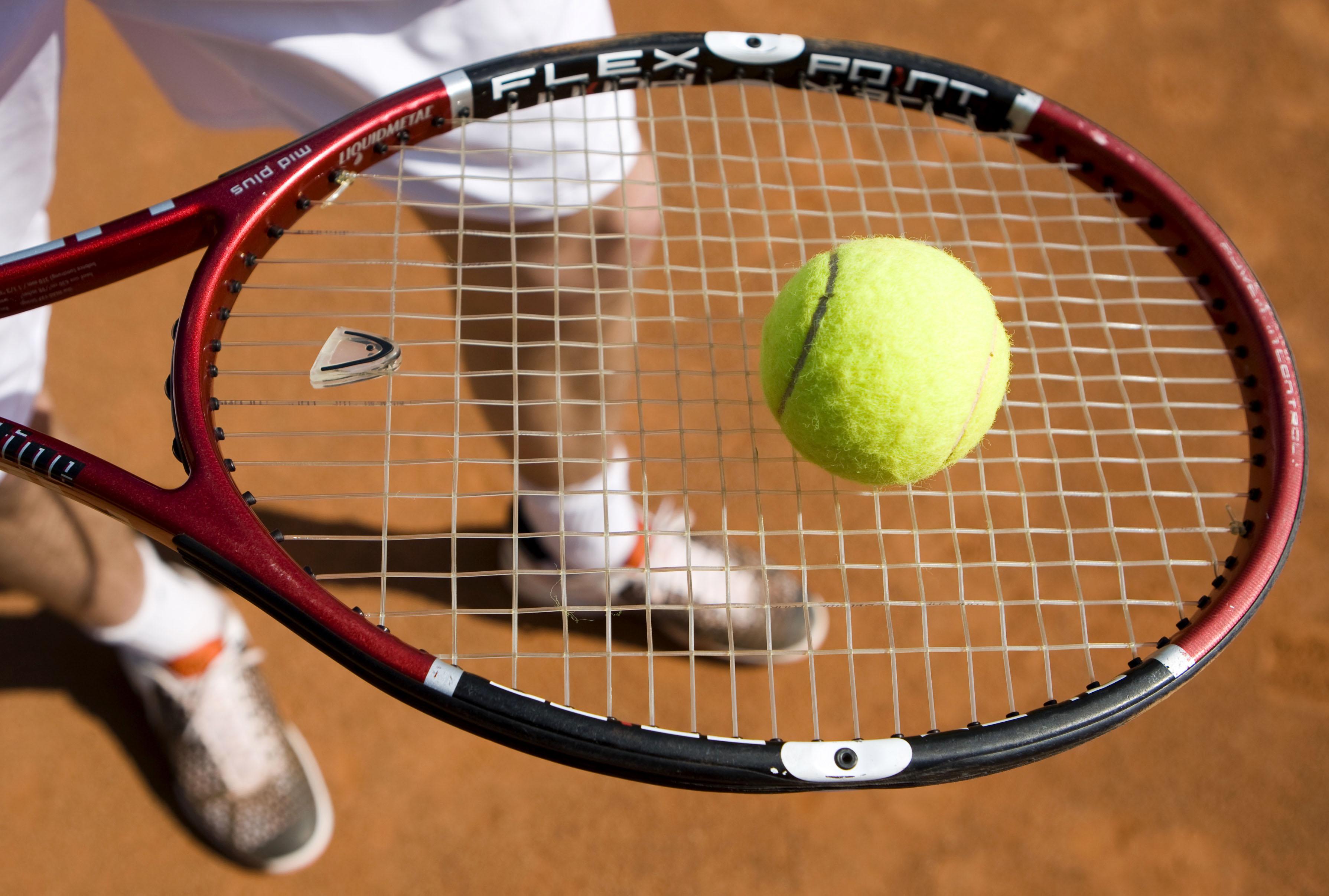 Tim Ruijter maakt zijn favorietenrol waar op het open toernooi van TV Huizen