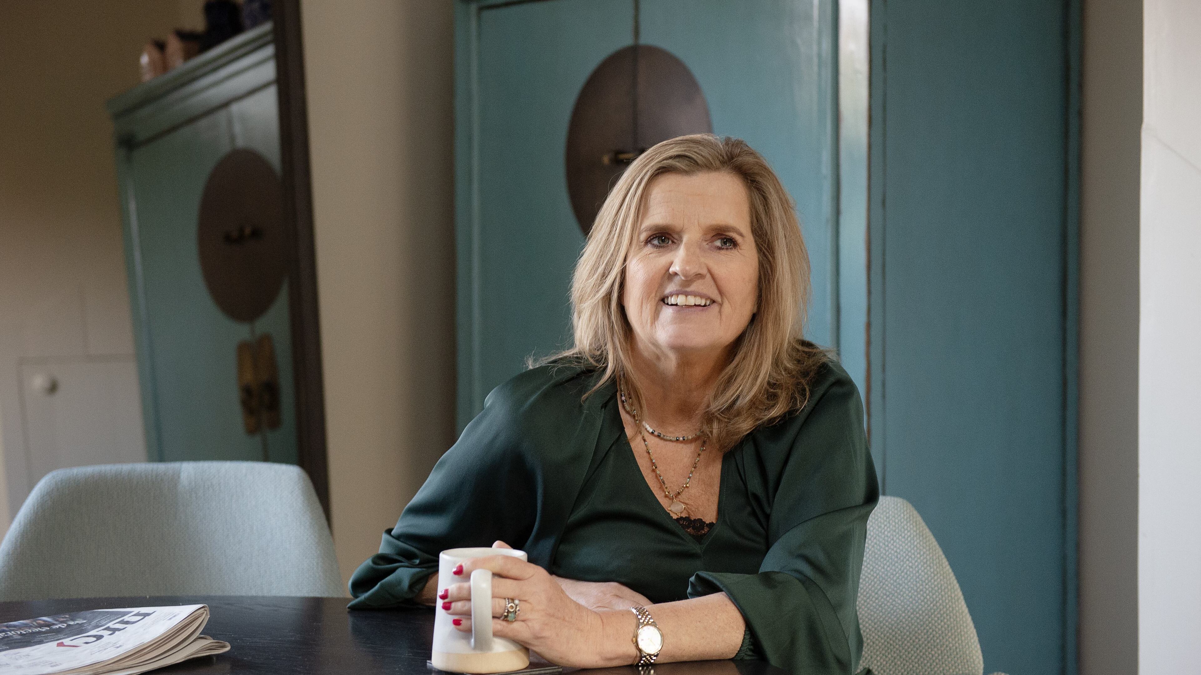 Antoinette Kalkman uit Kortenhoef schrijft ziekenhuisthriller. ’Geld geeft perverse prikkels’