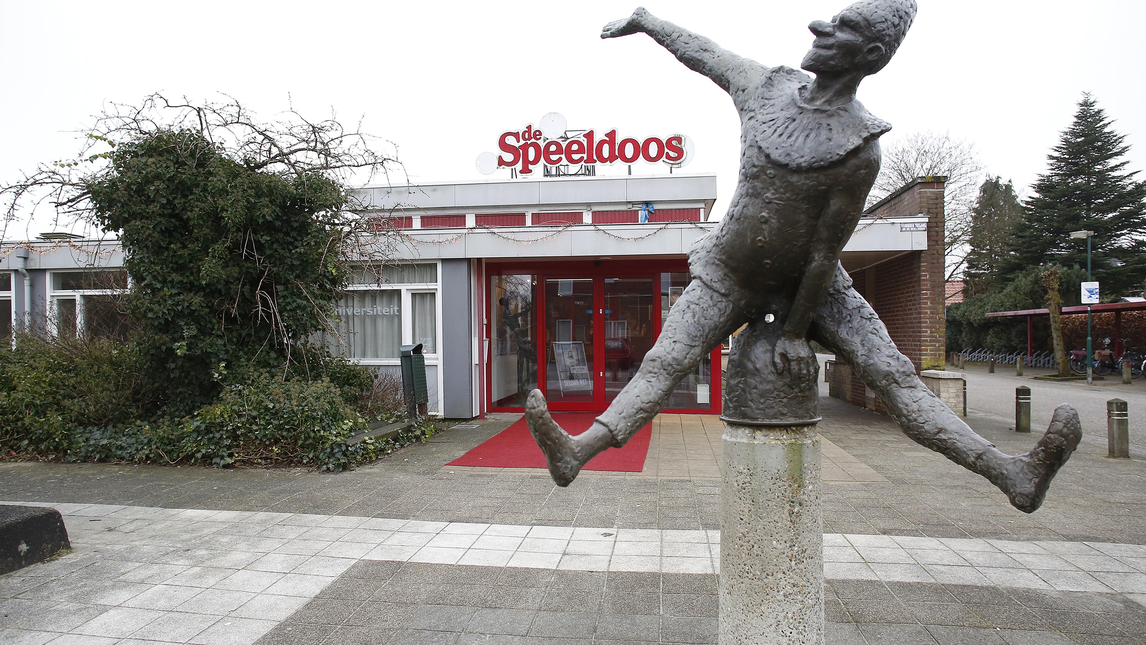 Duwt Mylou Deurloo het Cultuurhuis de versnipperaar in of geeft Baarn het toch nog een kans? Elke st