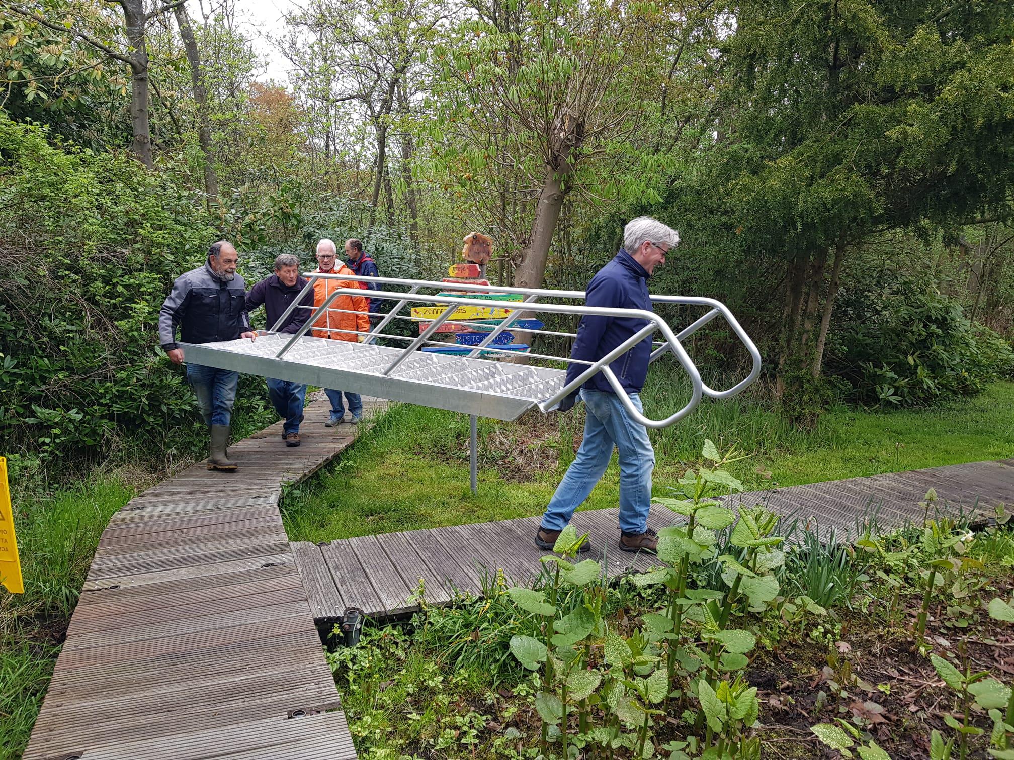 Naturisten van Amsterdamse Lichtbond houden open dag op hun terrein bij Ankeveen