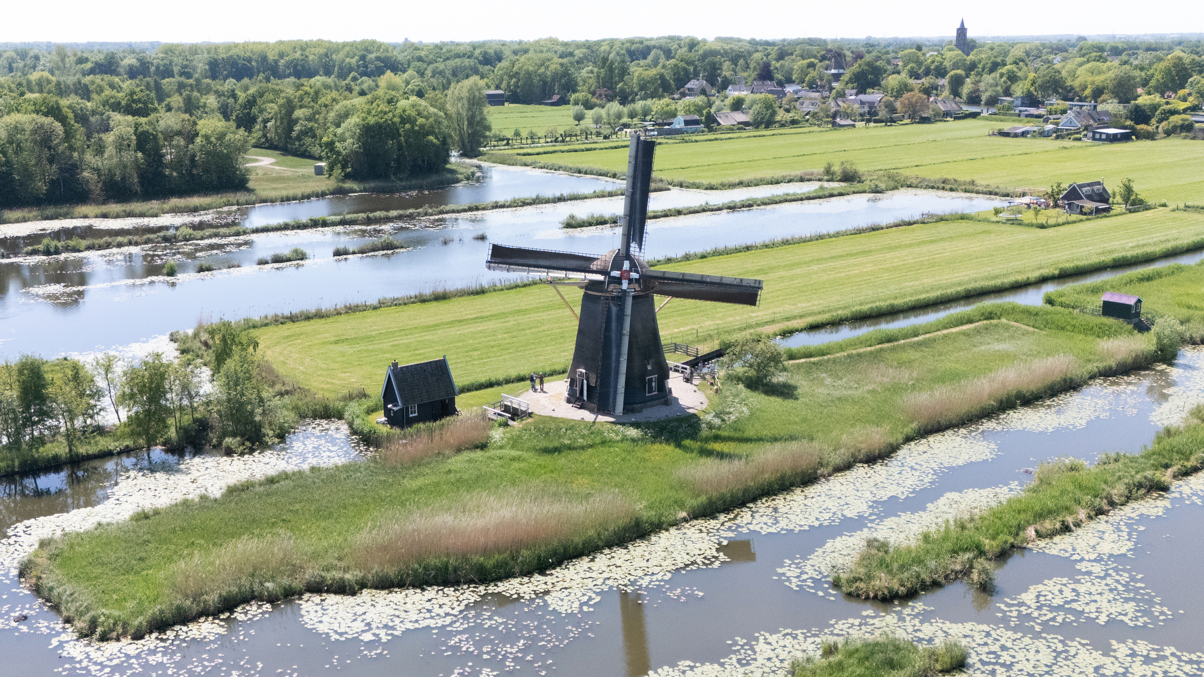 De bijna oudste molen van Nederland staat in Loenen en hij draait eindelijk weer. ’Dit is mijn favor