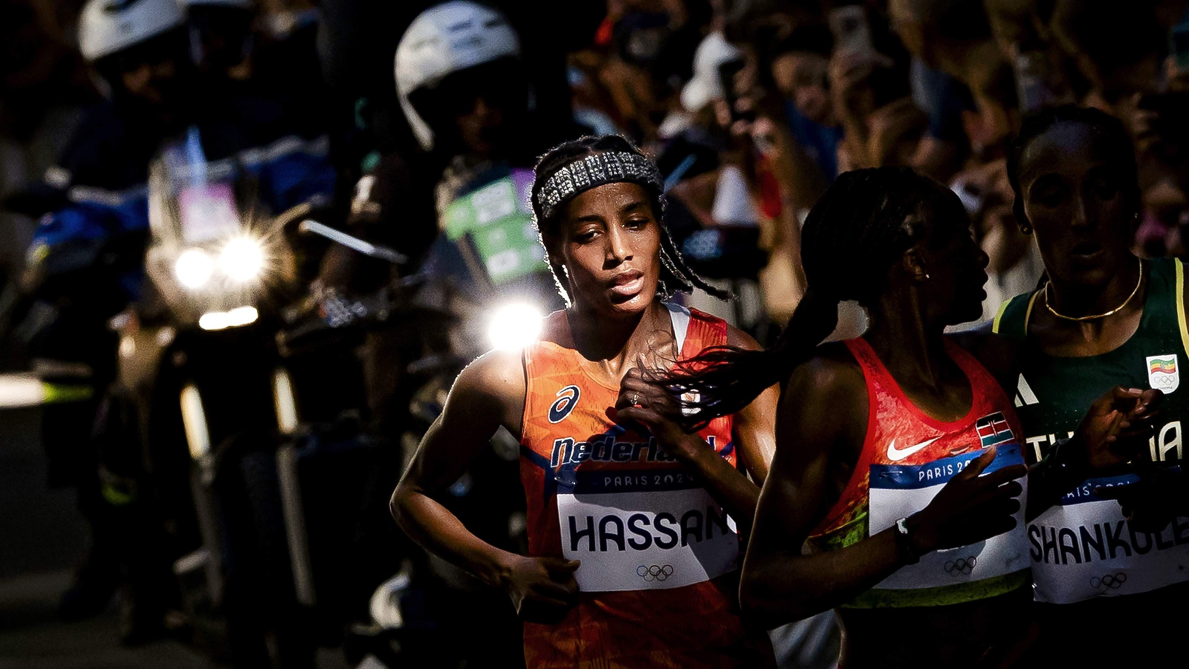Haarlemse fotograaf Remko de Waal wint Zilveren Camera met foto van Sifan Hassan die naar olympisch 