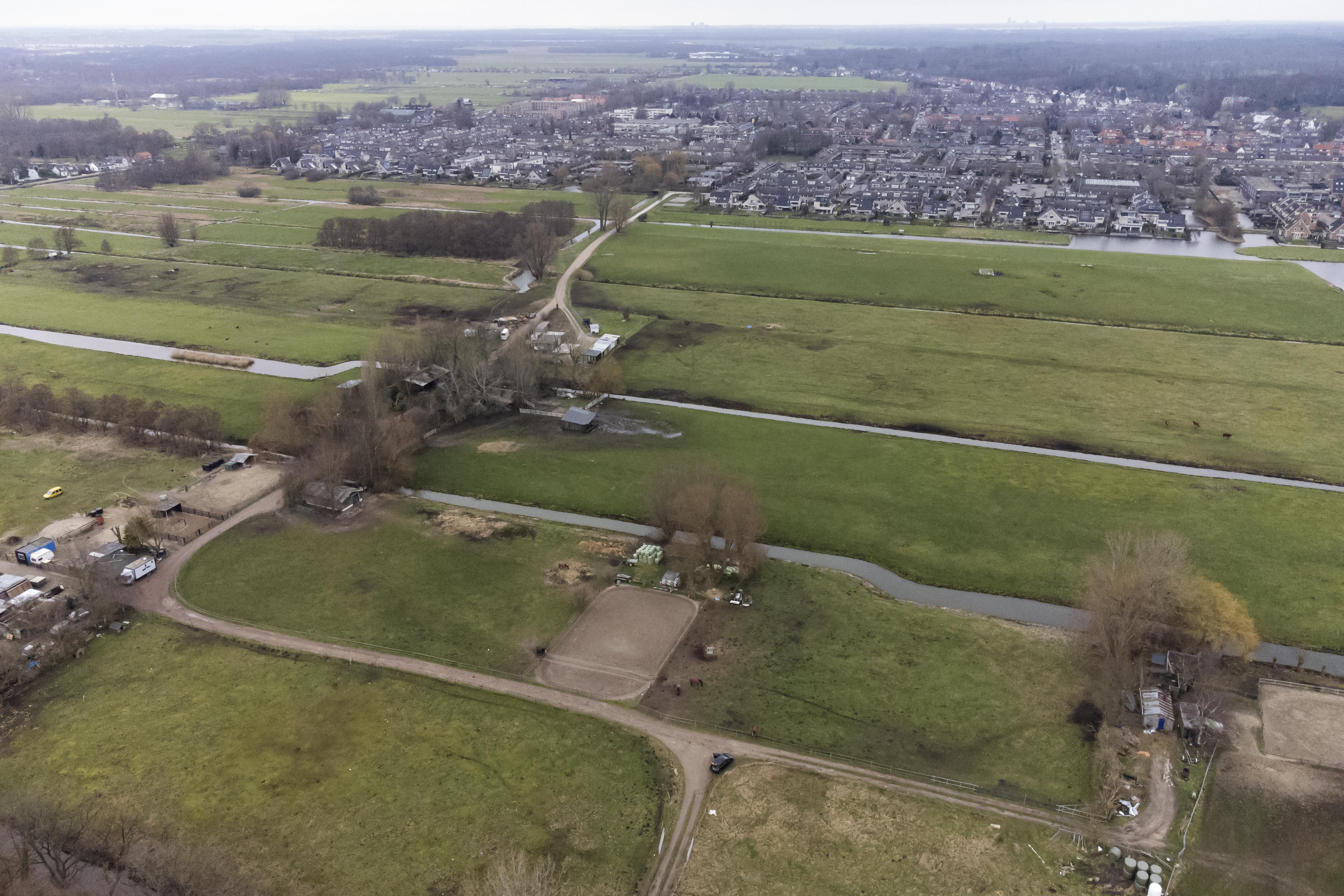 Ergernis in Wijdemeren over opnieuw uitstel sanering vuilstort Kortenhoef. Officieel bezwaar van gem