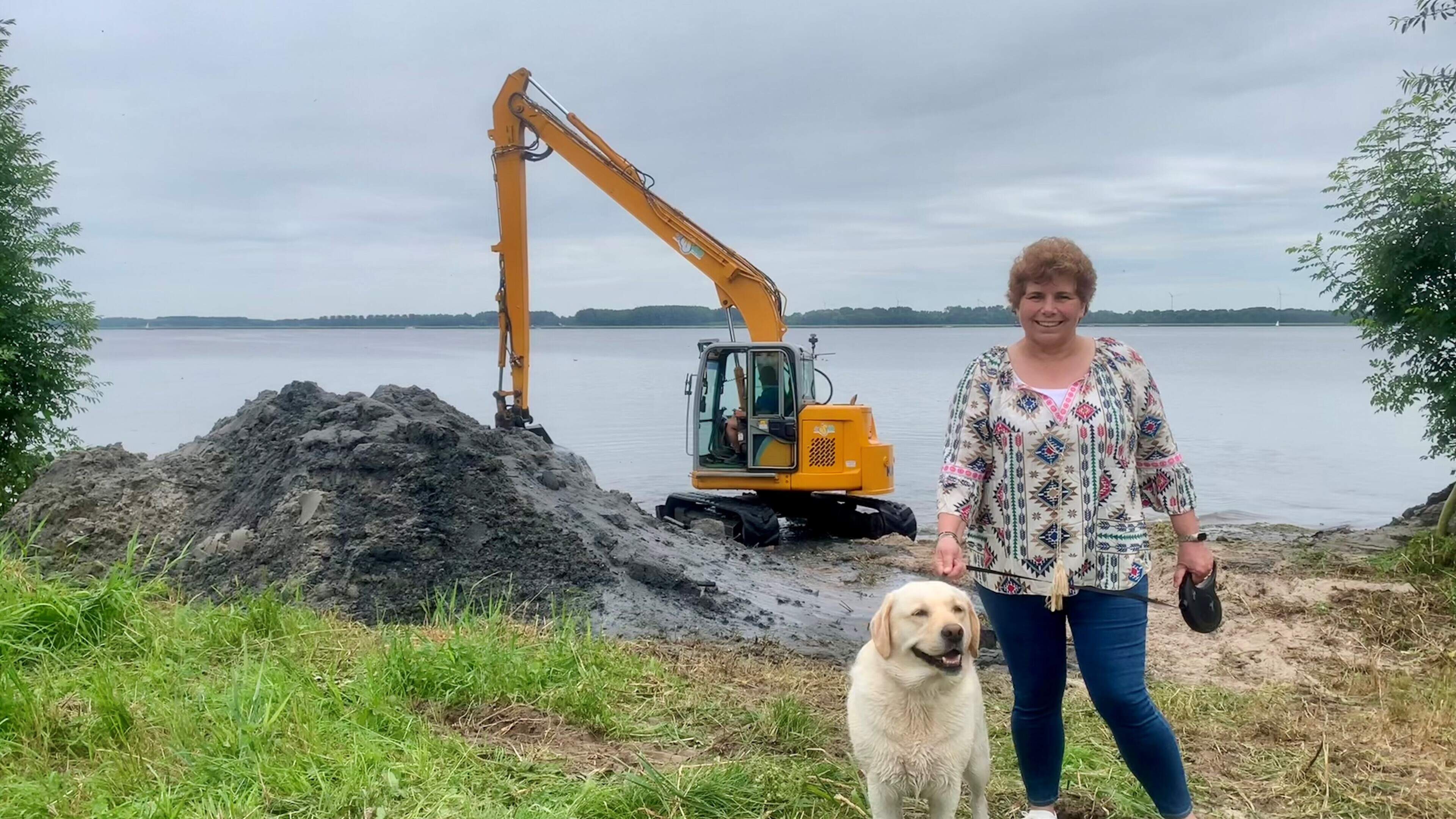 Hondenzwemplek Gooise Zomerkade bijna klaar. ‘Fantastisch dat de hond hier nu het water in kan’