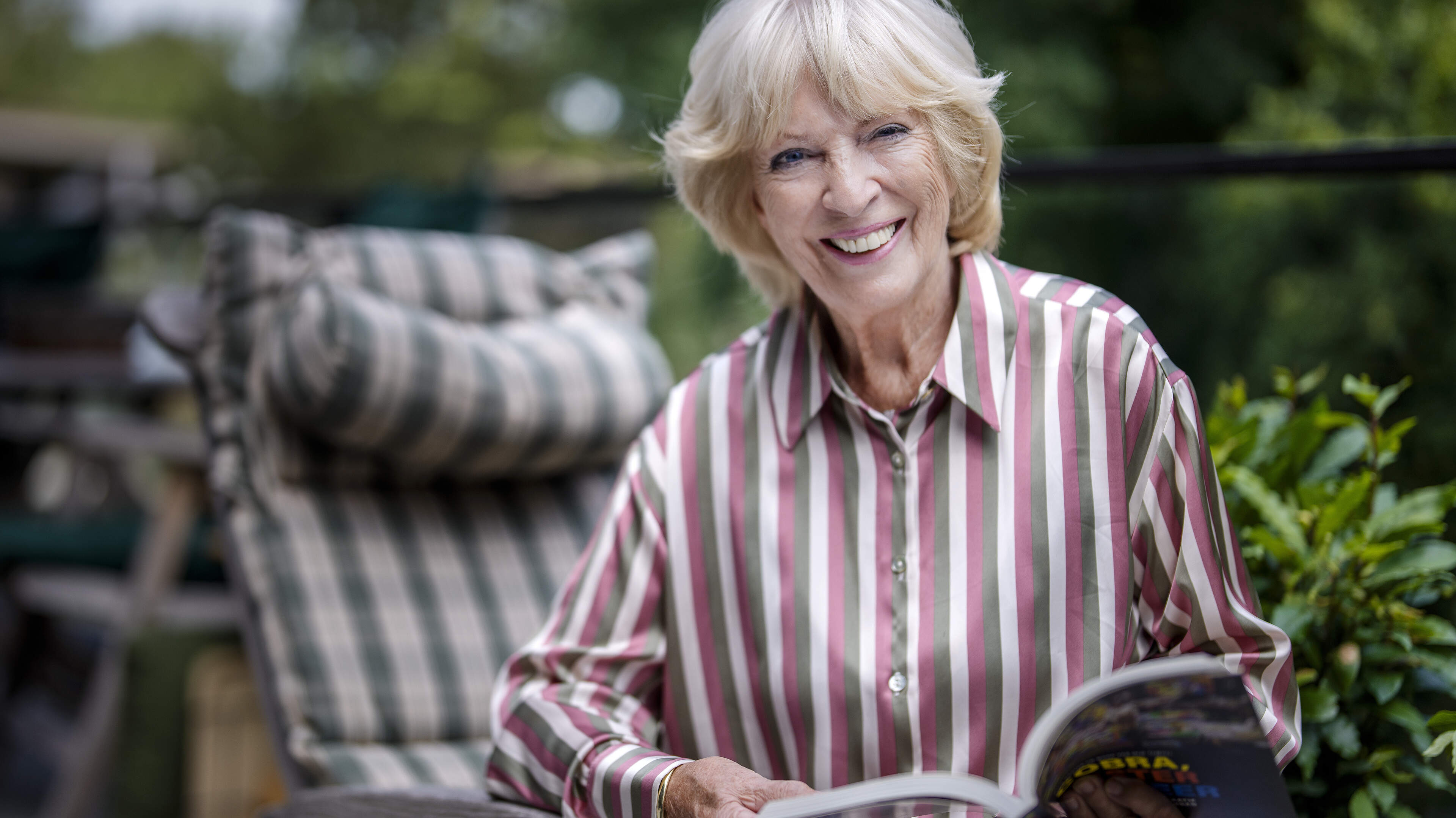 Na ramptocht op zee verkocht zangeres Ciska Peters (80) haar boot en maakt nu radio met ’buurvrouw’ 