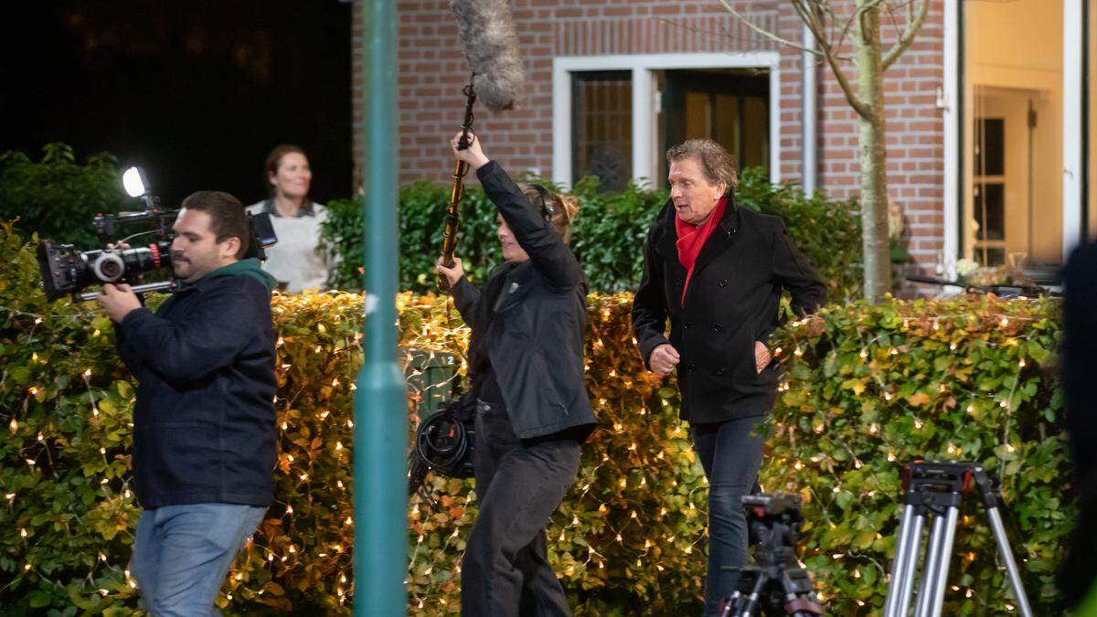 Gespot bij Baarnse villa: 'Dr. Love' Robert ten Brink in kerstcommercial Jumbo | De Gooi- en Eemlander